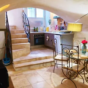 Appartamento De Charme Au Coeur Du Vieil, Antibes